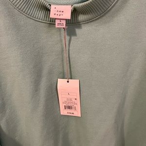 Woman's Green Sweatshirt Size Large